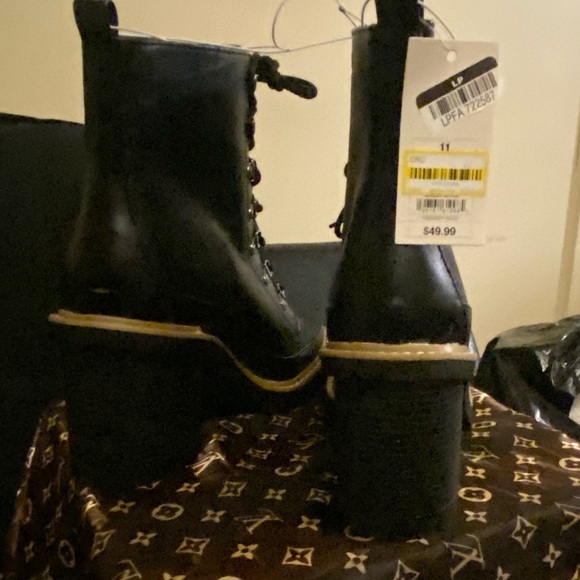 Lace up ,Block heeled boots - Picture 5 of 5
